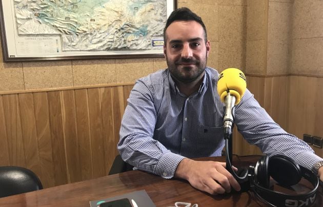 Samuel López, enfermero y doctorando, en los estudios de SER Cuenca.