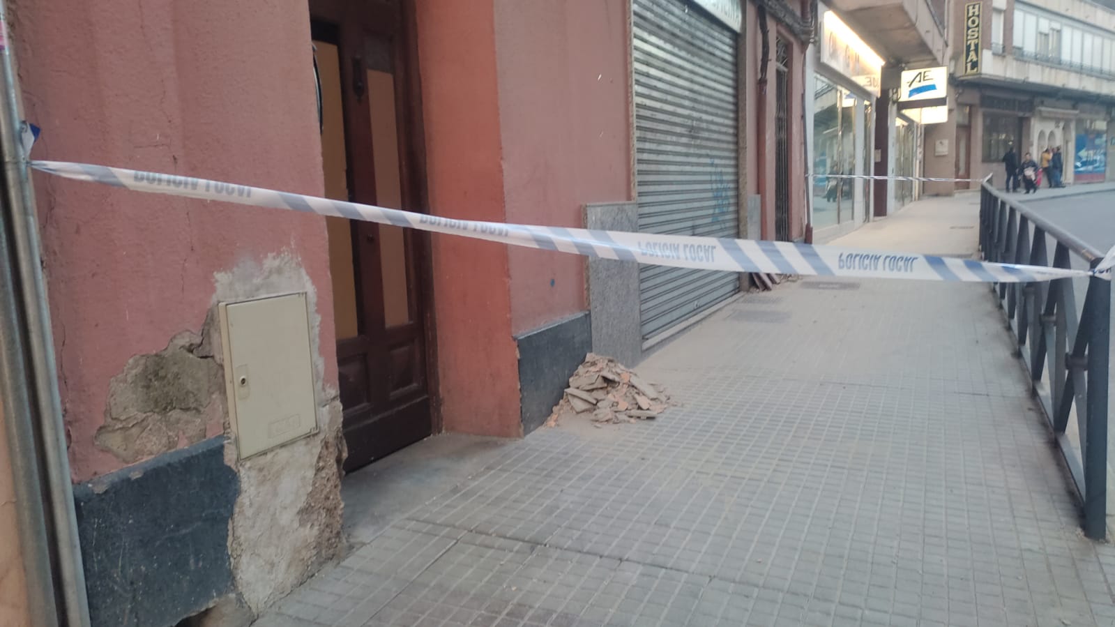 Precinto de seguridad en el número 3 de la calle Burgo de Osma