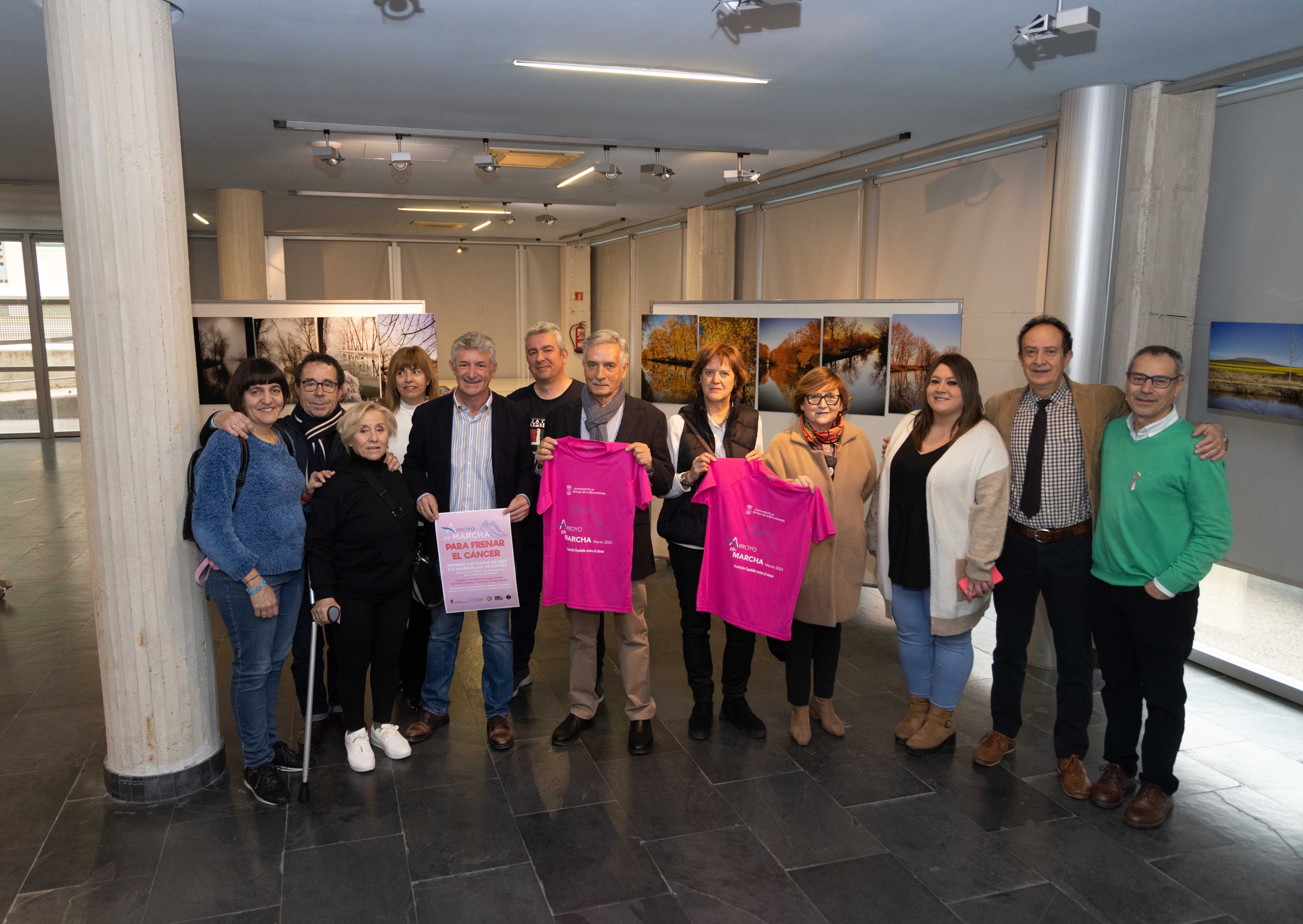 Casa de Cultura de La Flecha 21/02/2023 Exposición de fotografías de Artemio DOminguez, presidente de la AECC Asociación Española Contra el Cáncer. /José C. Castillo
