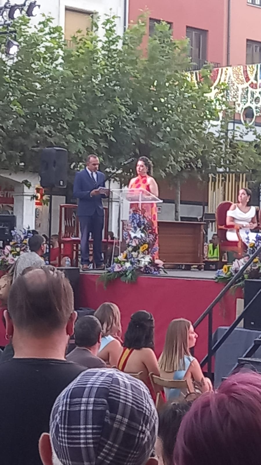 Valentín García, director de contenidos de Radio Aranda Cadena SER, e Isabel Martín, periodista de Diario de Burgos, han vuelto a idear y conducir el acto del pregón de las fiestas patronales de Aranda en 2023