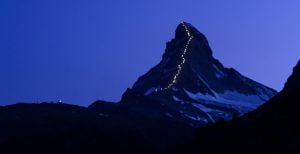 JCB056 (SUIZA) 09/07/2015.- Imagen facilitada hoy, miércoles 9 de julio de 2015, que muestra la vista del monte Cervino o Matterhorn iluminado con lámparas durante la celebración del 150 aniversario de la priemra ascensión que se llevó a cabo en Zermatt (Suiza) ayer. El 14 de julio de 1865 el escalador británico Edward Whymper alcanzó el pico del monte a 4478 metros sobre el nivel del mar. EFE/Jean-Christophe Bott