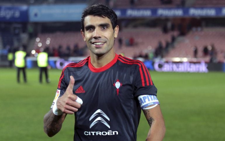 Augusto Fernández con la camiseta del Celta de Vigo.