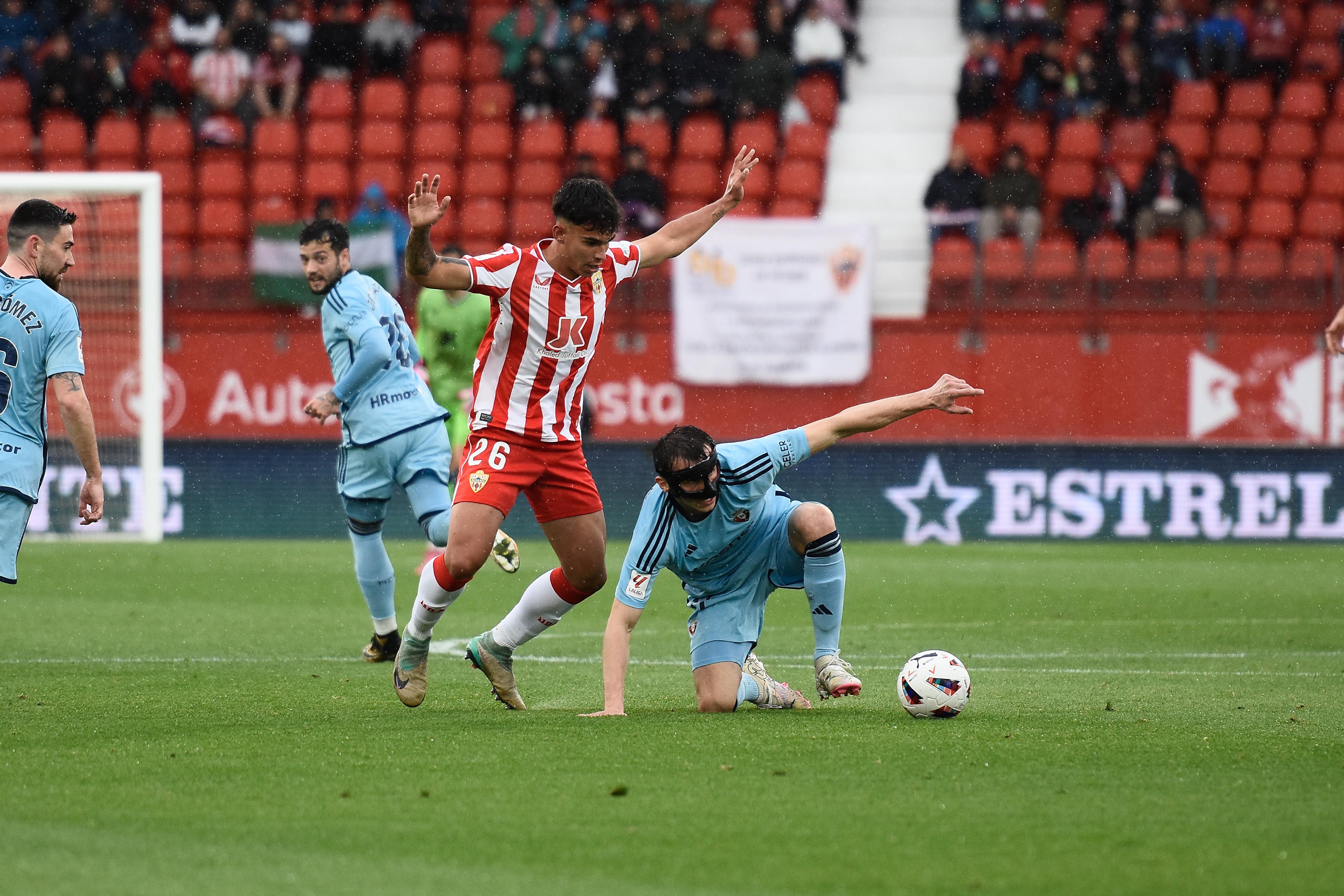 Marcos Peña en su debut frente a su público en el Estadio Mediterráneo contra Osasuna.