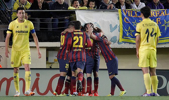 Los jugadores del Barça celebran el gol de Messi en El Madrigal