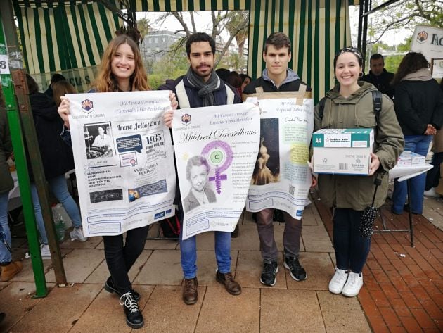 Alumnado de Física de la UCO haciendo &quot;campaña&quot;.