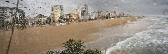 Lluvia en la playa de Gandía