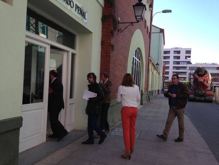 Momento en el que el Secretario Provincial de CCOO, Luis González, accedía al Juzgado de lo Penal de Palencia