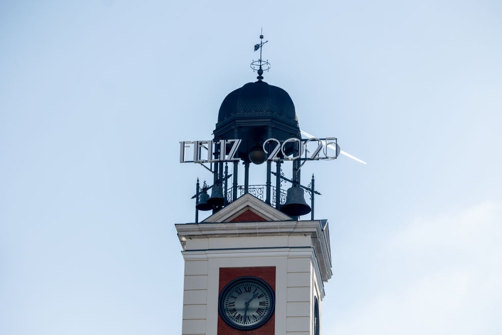 El nuevo cartel del reloj de la Puerta del Sol.