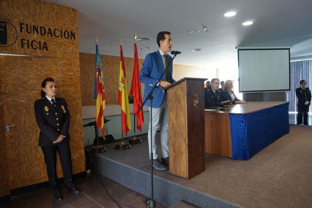 Rubén Alfaro, alcalde de Elda, toma la palabra en el acto