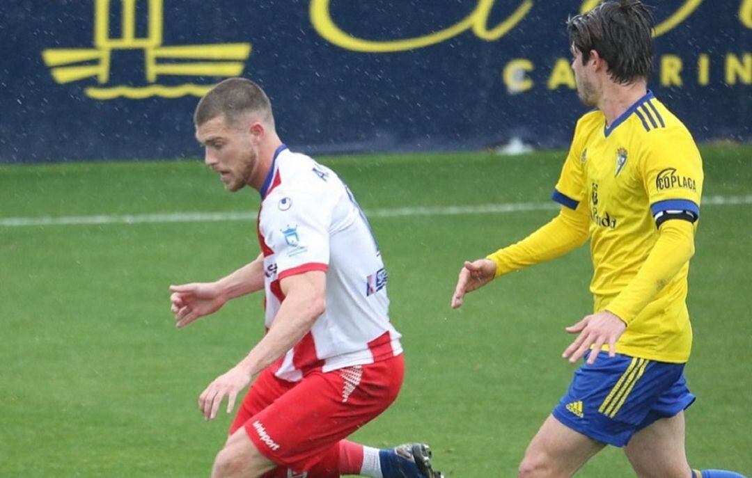 Almenara ante el Cádiz B.