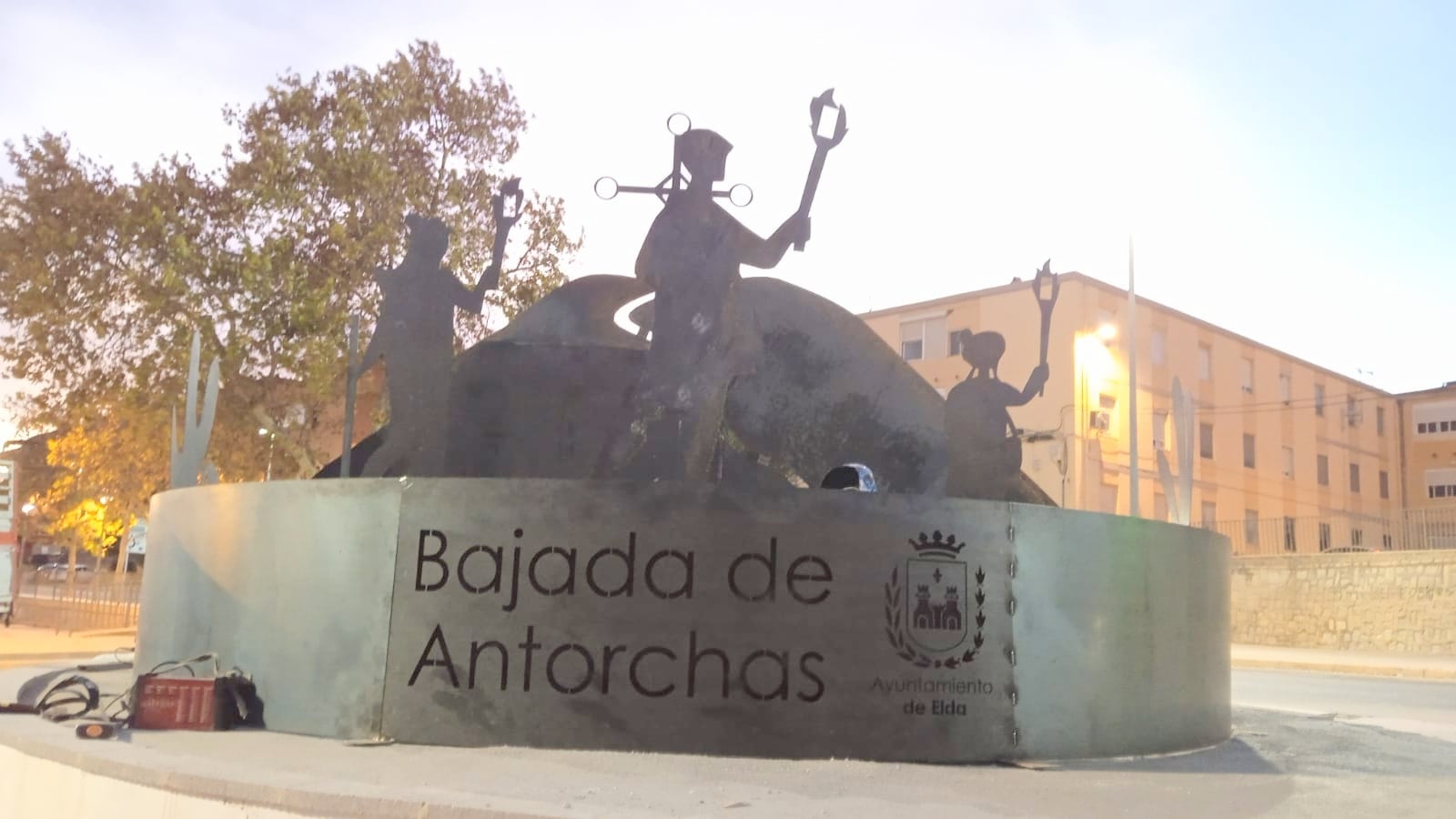 Homenaje a la bajada de las antorchas en Elda