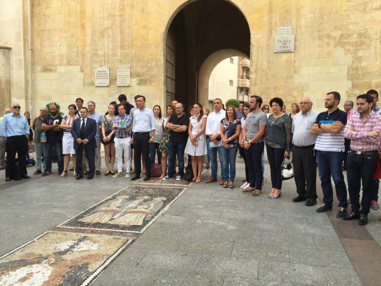 Concentración en la plaza de Baix por la masacre de Niza