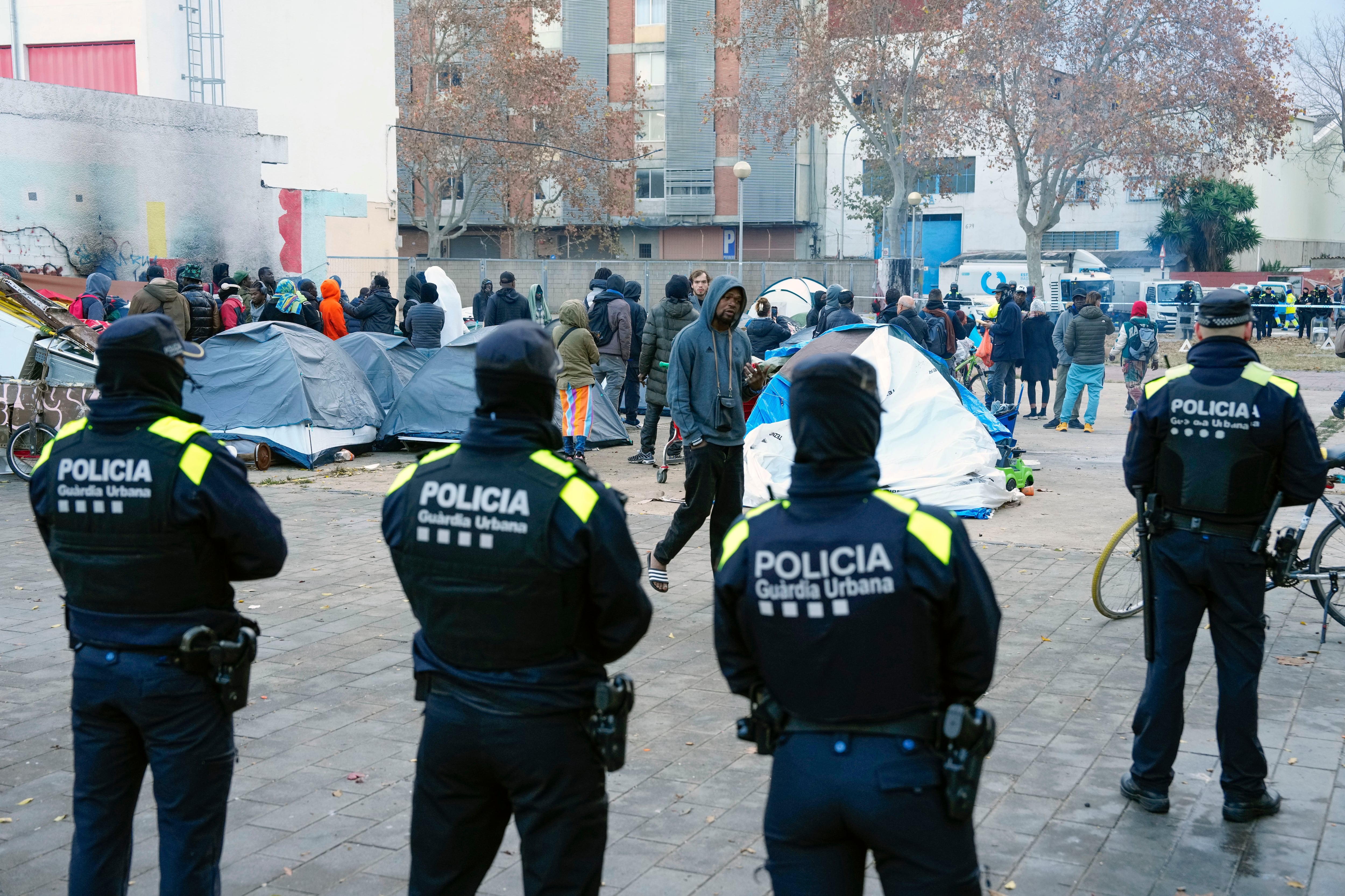 La Generalitat y varias entidades darán cobijo a los desalojados de Badalona (Barcelona)
