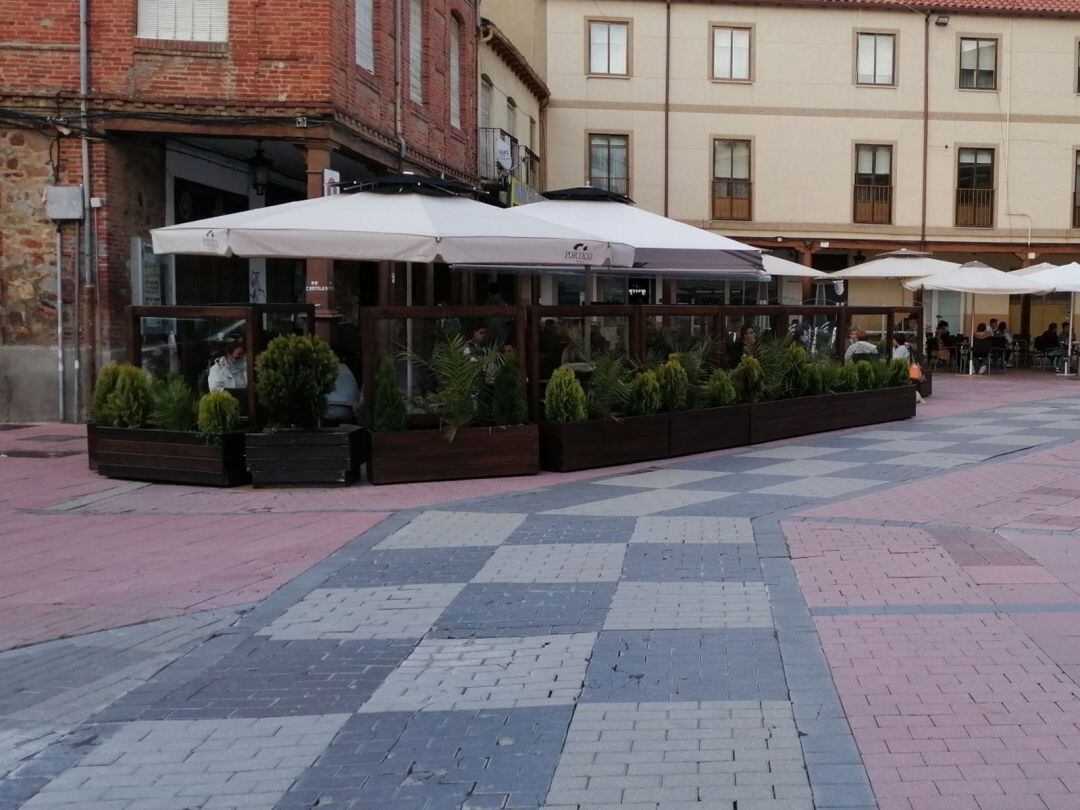  Una de las terrazas de la Plaza de la Madera