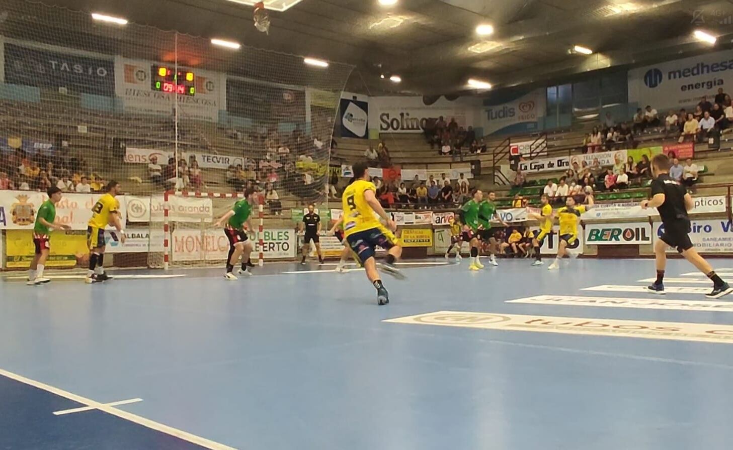 Una acción de juego del Tubos Aranda ante Puerto Sagunto en el Príncipe de Asturias