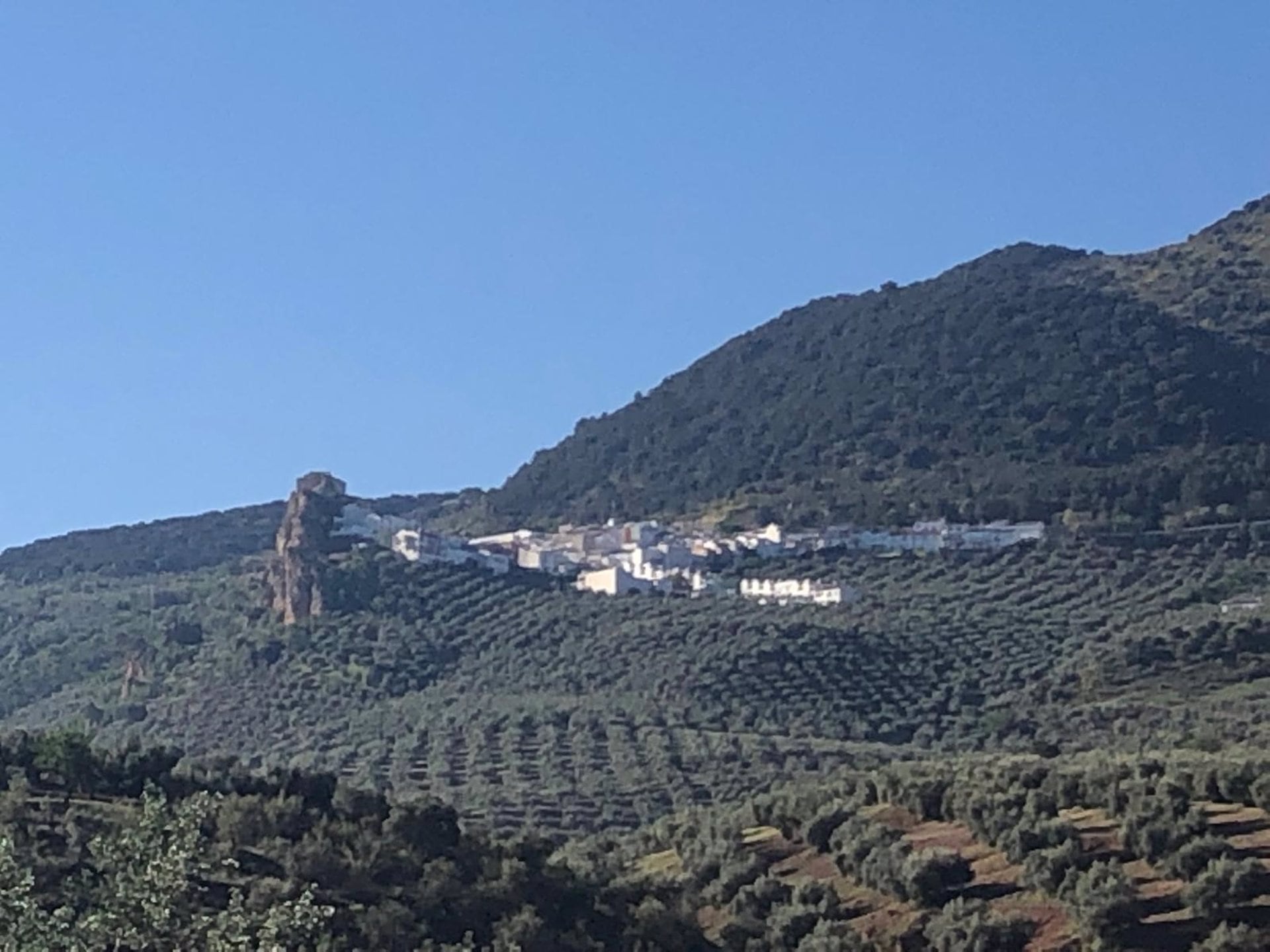 Solera, pedanía de la localidad jiennense de Huelma, desde la lejanía.