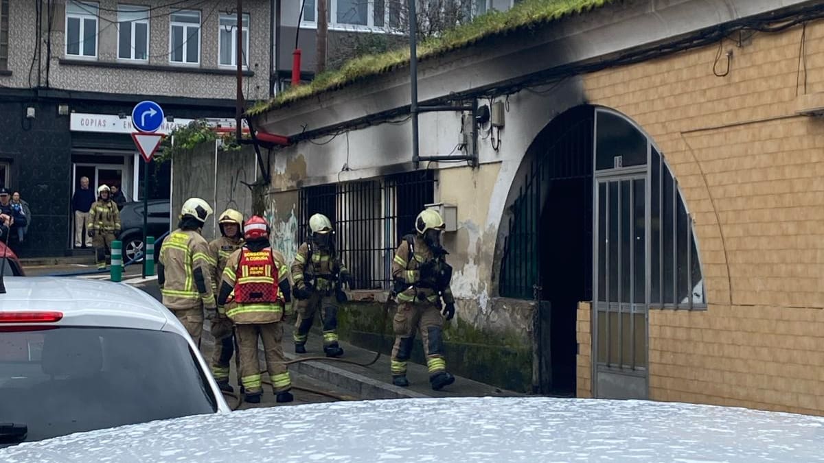 Un hombre prende fuego a una casa ocupada en Os Mallos tras discutir con su pareja