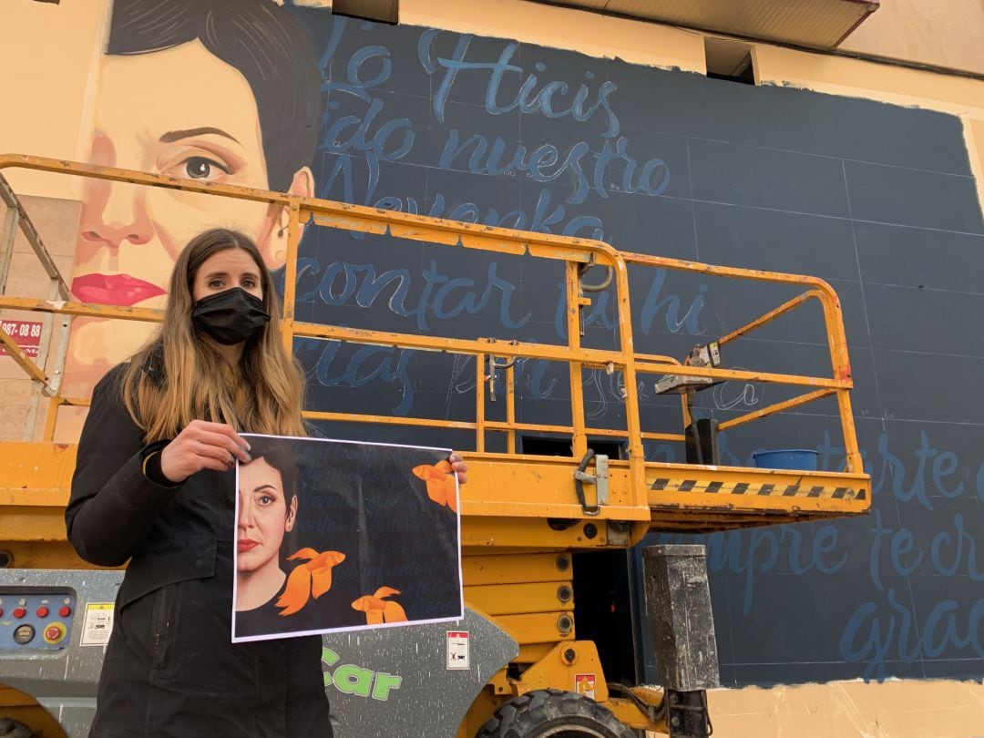 Mercedes deBellard, reconocida ilustradora es la encargada de realizar el proyecto que se ha diseñado entre las calles La Paz y Doctor Fléming de Ponferrada 