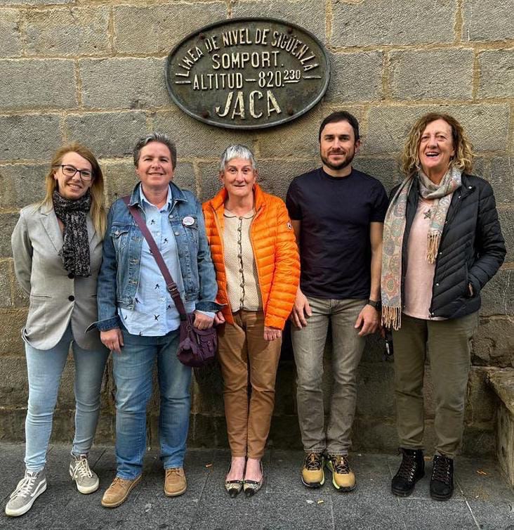 Ana María Campoy junto a Pilar Usón, Sergio Benito, Berta Lantero y Trini López Hijós, que le acompañarán en la candidatura +Jaca-Podemos