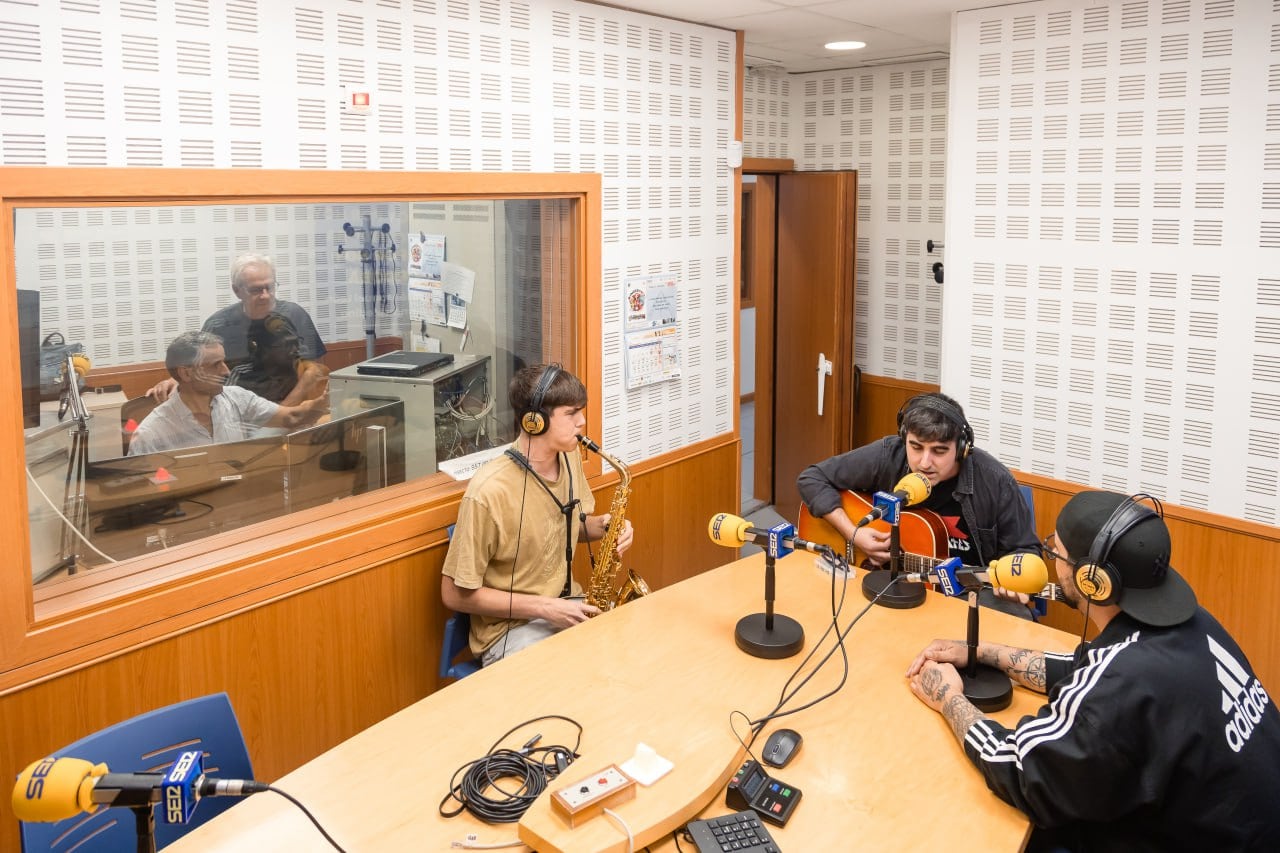 Feed Soul Band actuando en radio Córdoba