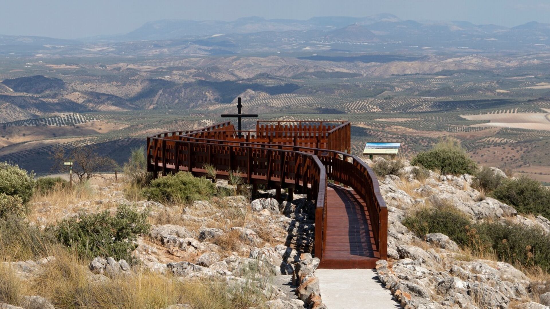 Nuevo mirador en la Cruz de la Camorra de Alameda