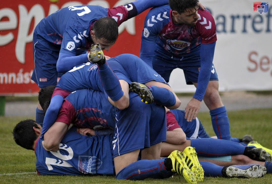 Celebración en un gol de la Segoviana