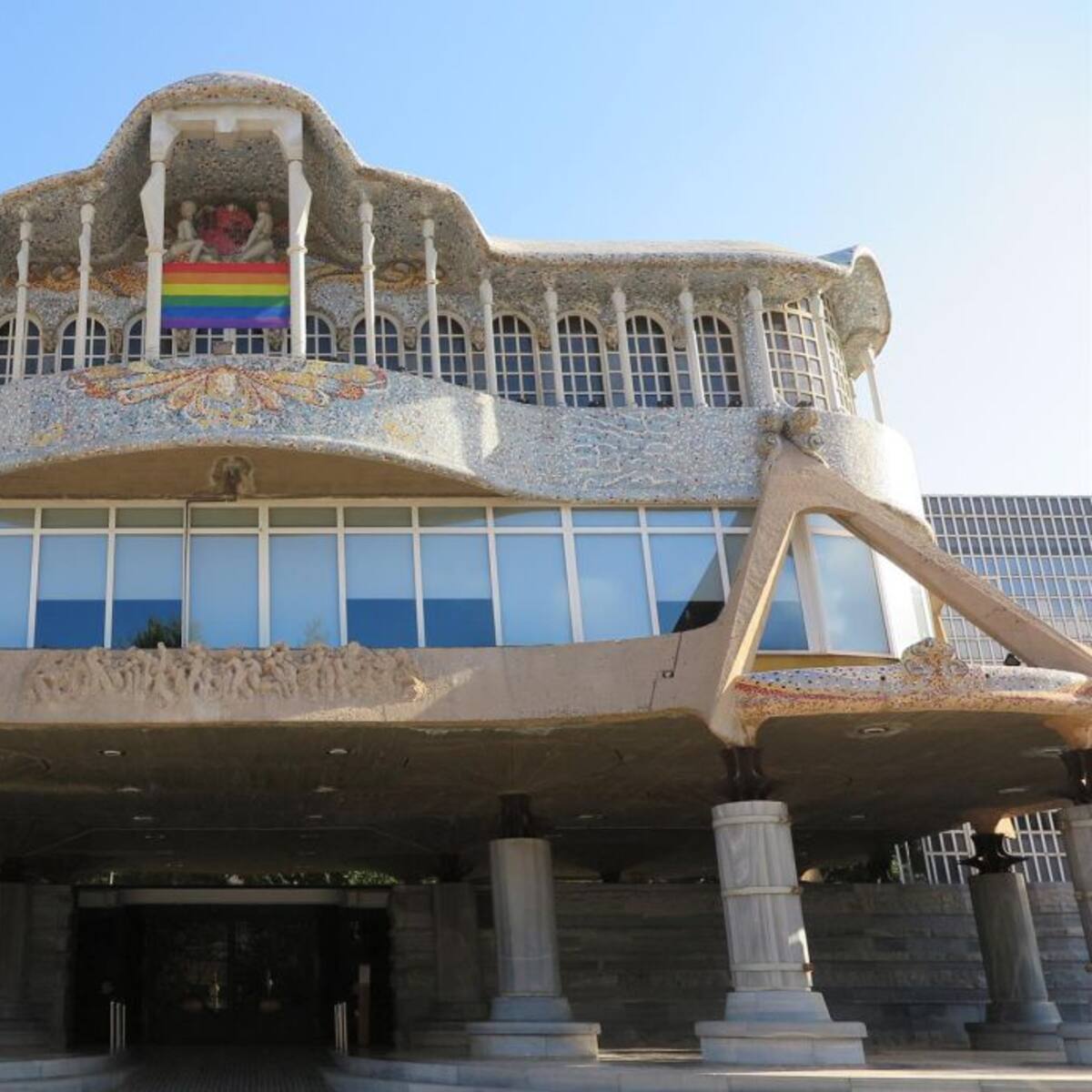 La bandera arcoiris ondea este fin de semana en la Asamblea Regional con motivo del Día del orgullo LGTBI