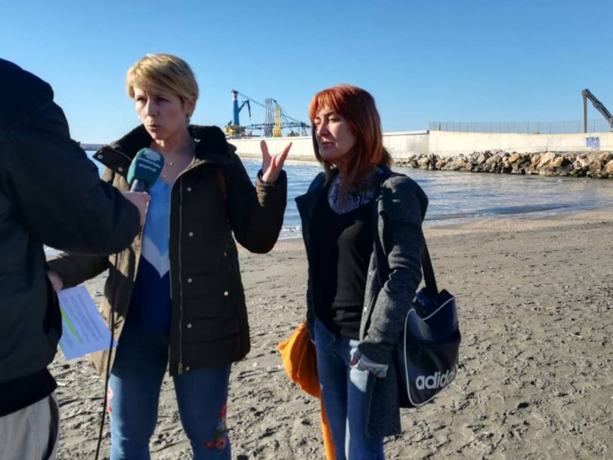 IU denuncia la dejadez del Ayuntamiento de Motril en el mantenimiento de la Playa de las Azucenas