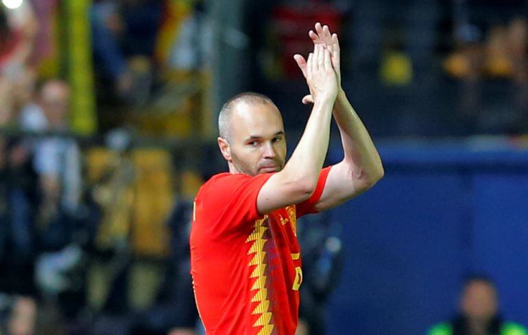 Iniesta se retira ovacionado