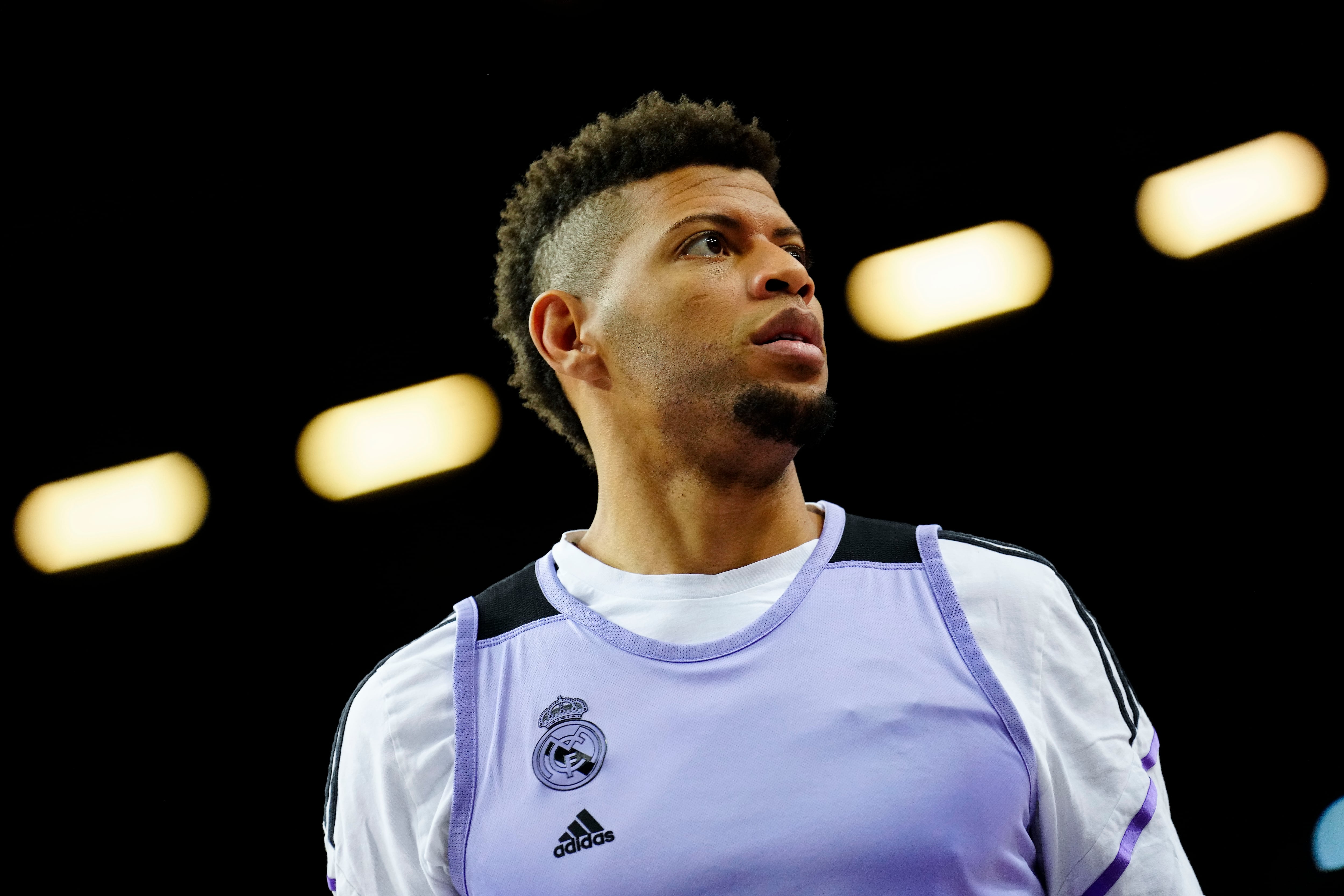 El pívot caboverdiano del Real Madrid Edy Tavares participa en un entrenamiento