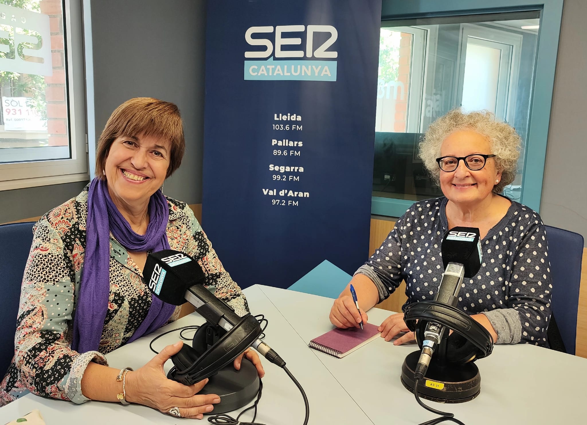 Presidenta i vice-presidenta segona de l'associació veïnal del barri de Balàfia, durant l'entrevista a Ràdio Lleida.