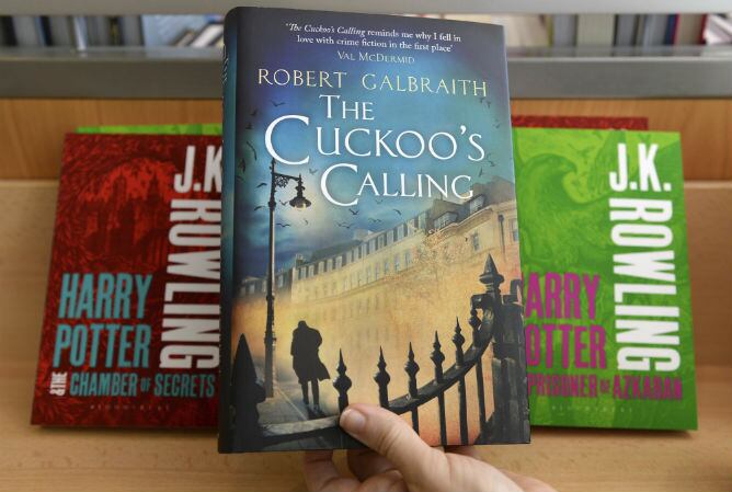 J.K. Rowling vuelve a situarse en el primer puesto de los libros más leídos tras conocerse que es la autora de la novela policíaca, &#039;The Cuckoo&#039;s Calling&#039;.