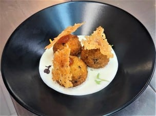 Presentación de los arancinis a la aragonesa