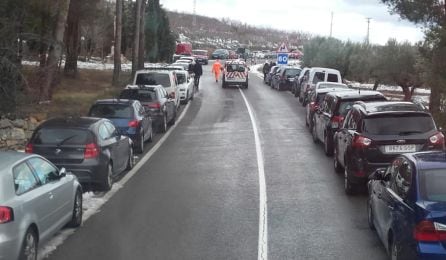 Al menos veinte coches colapsan esta carretera en el interior de Castellón.