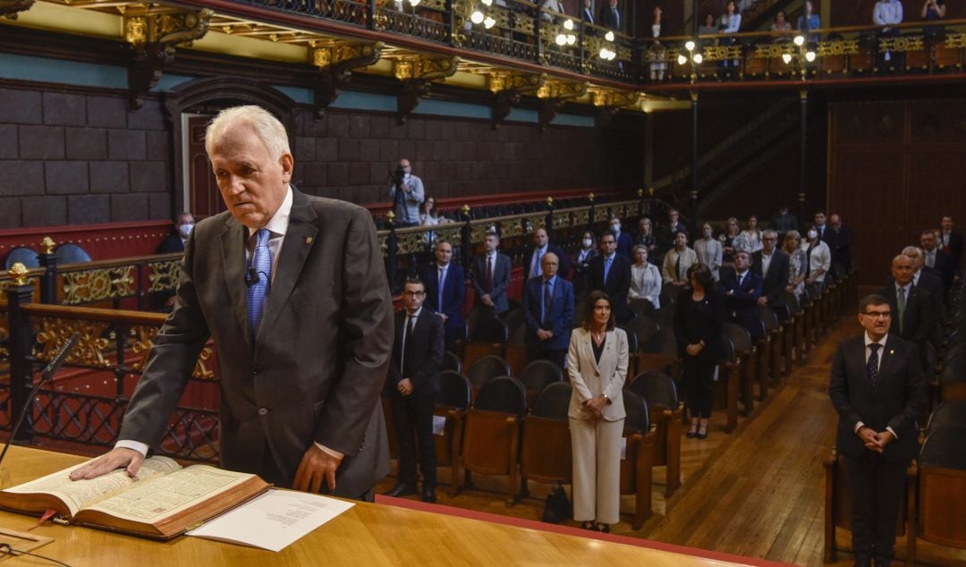 El rector de la Universidad de Deusto, José María Guibert, jura su cargo