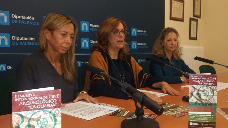 Carmen Fernández, Ángeles Armisén y Elena Gutiérrez