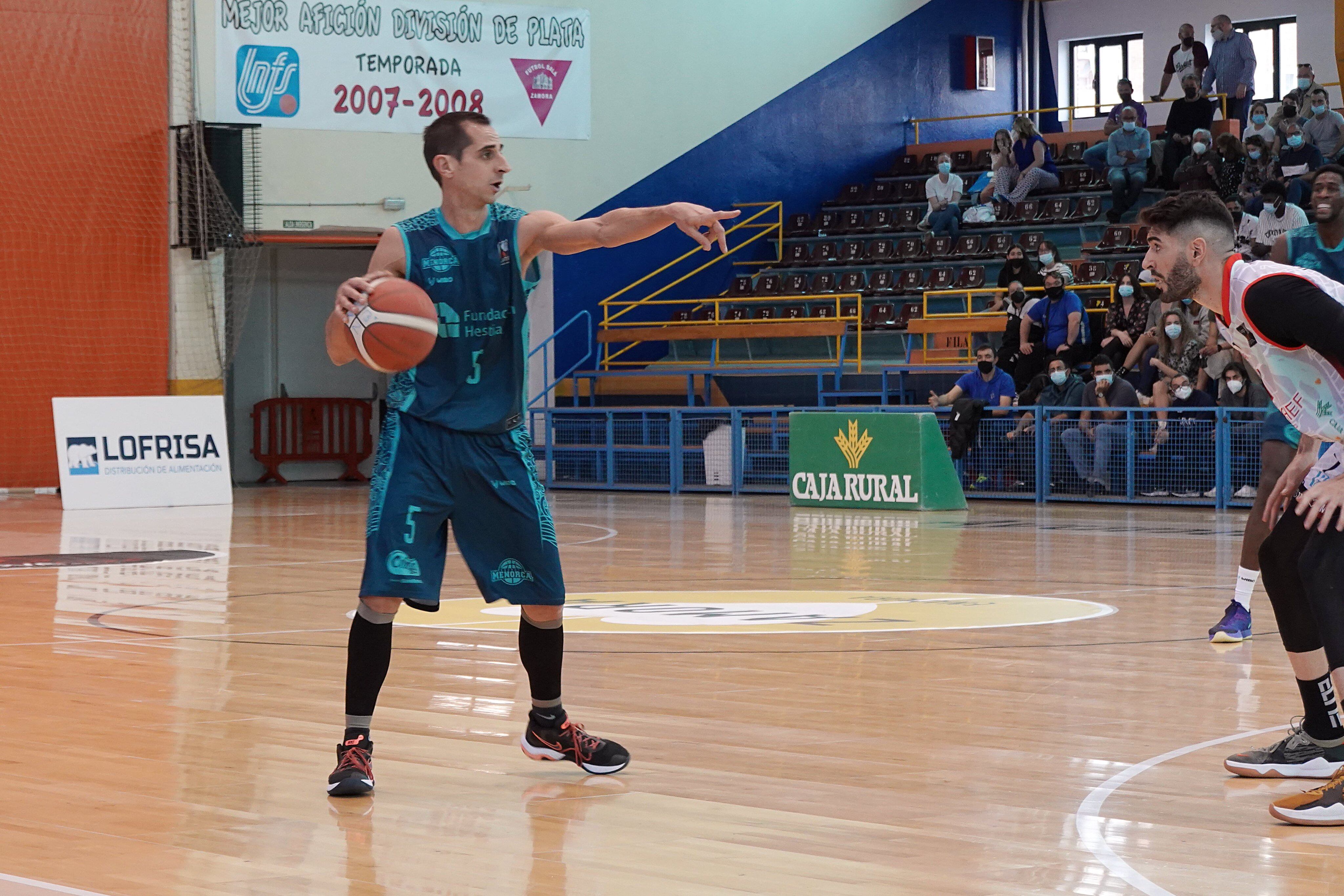 Pitu Jiménez no va poder ajudar gaire a l'equip a la pista. Només tres punts i una assistència en 14 minuts.