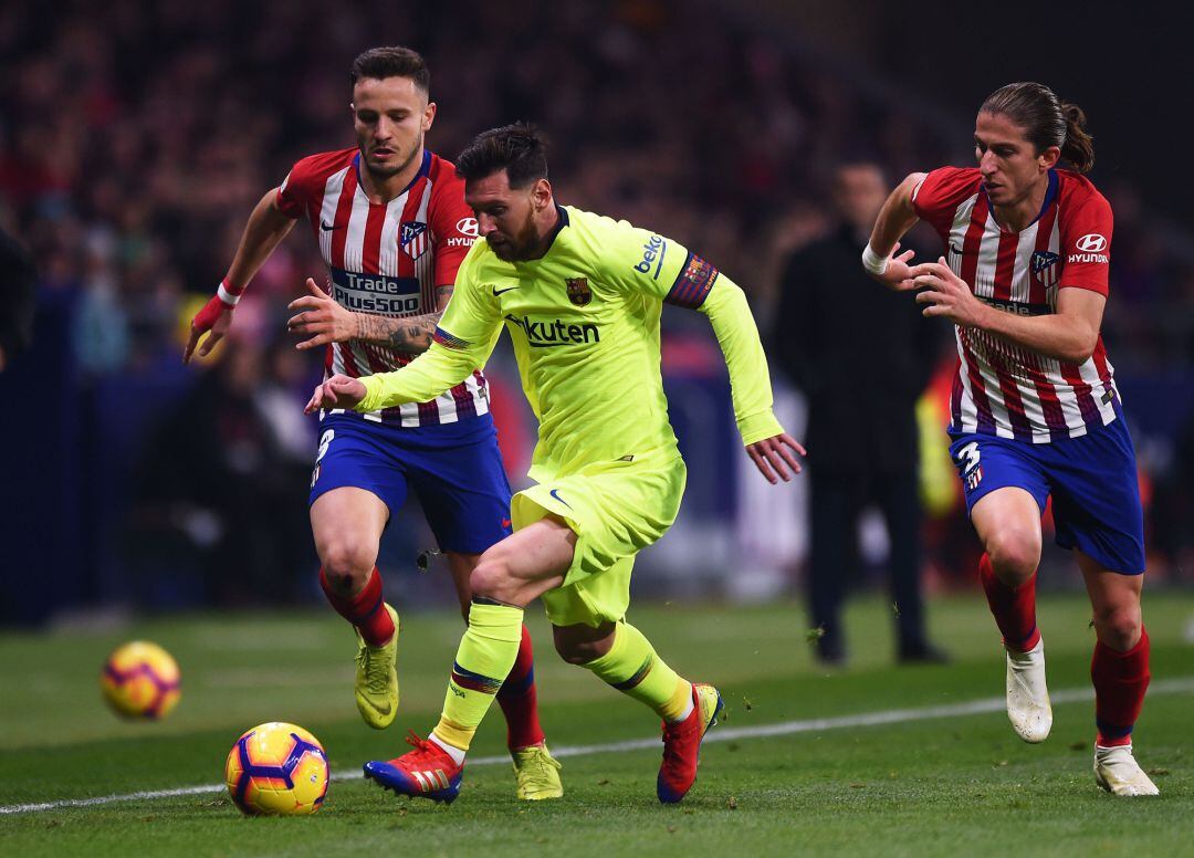 Messi, contra Saúl y Filipe Luis, en el Wanda Metropolitano.