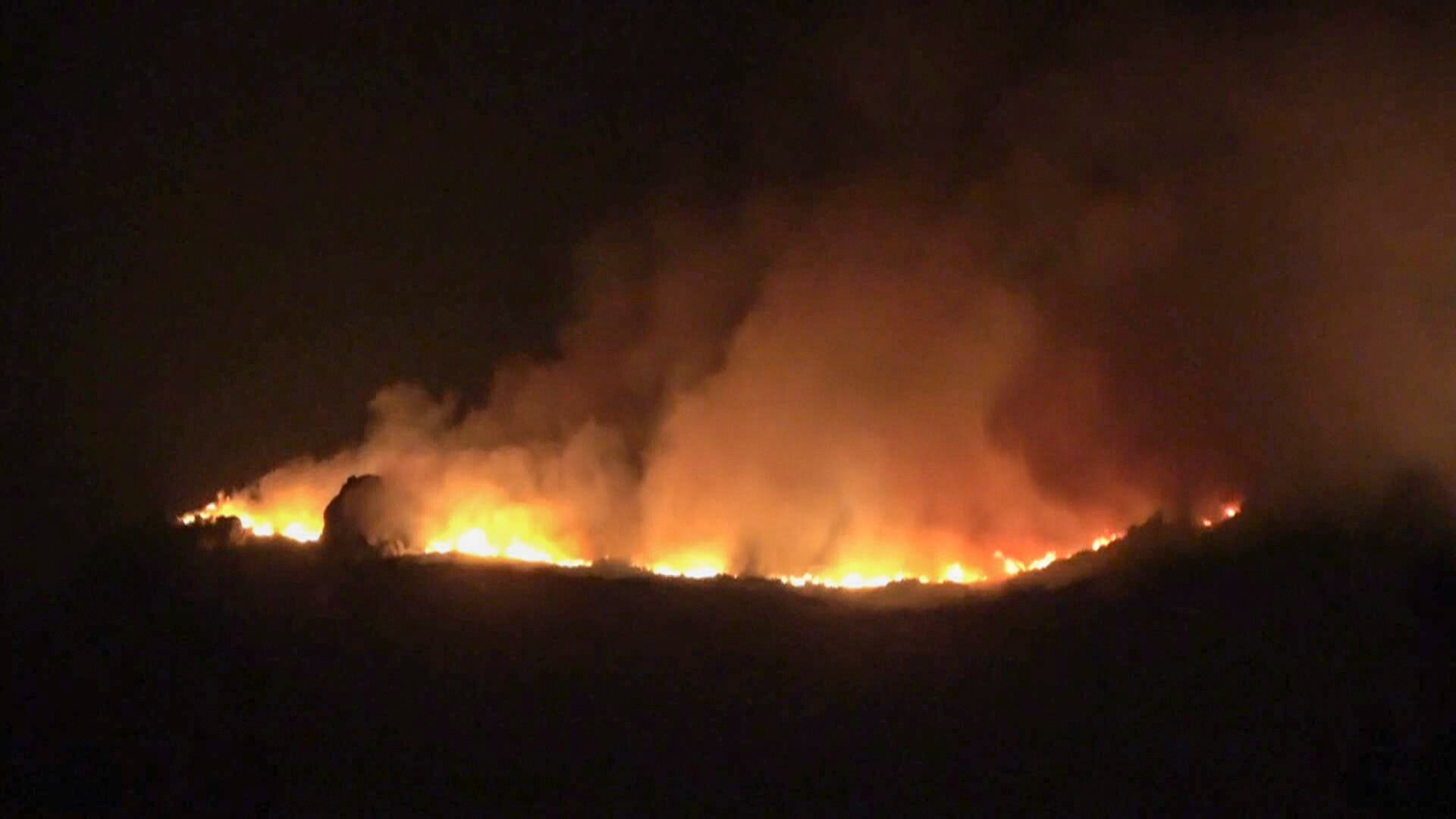 Después de una semana continúa activo el incendio de Jarilla