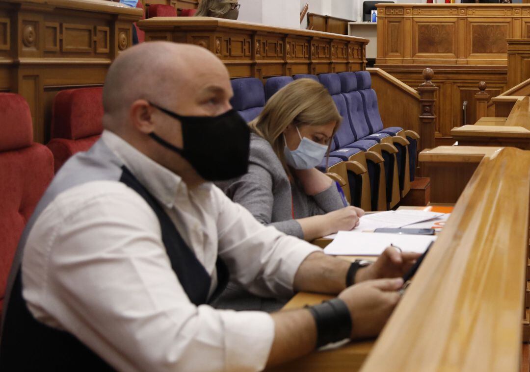 Alejandro Ruiz y Carmen Picazo, la actual líder de Ciudadanos en Castilla-La Mancha, en último pleno de Ruiz como diputado regional