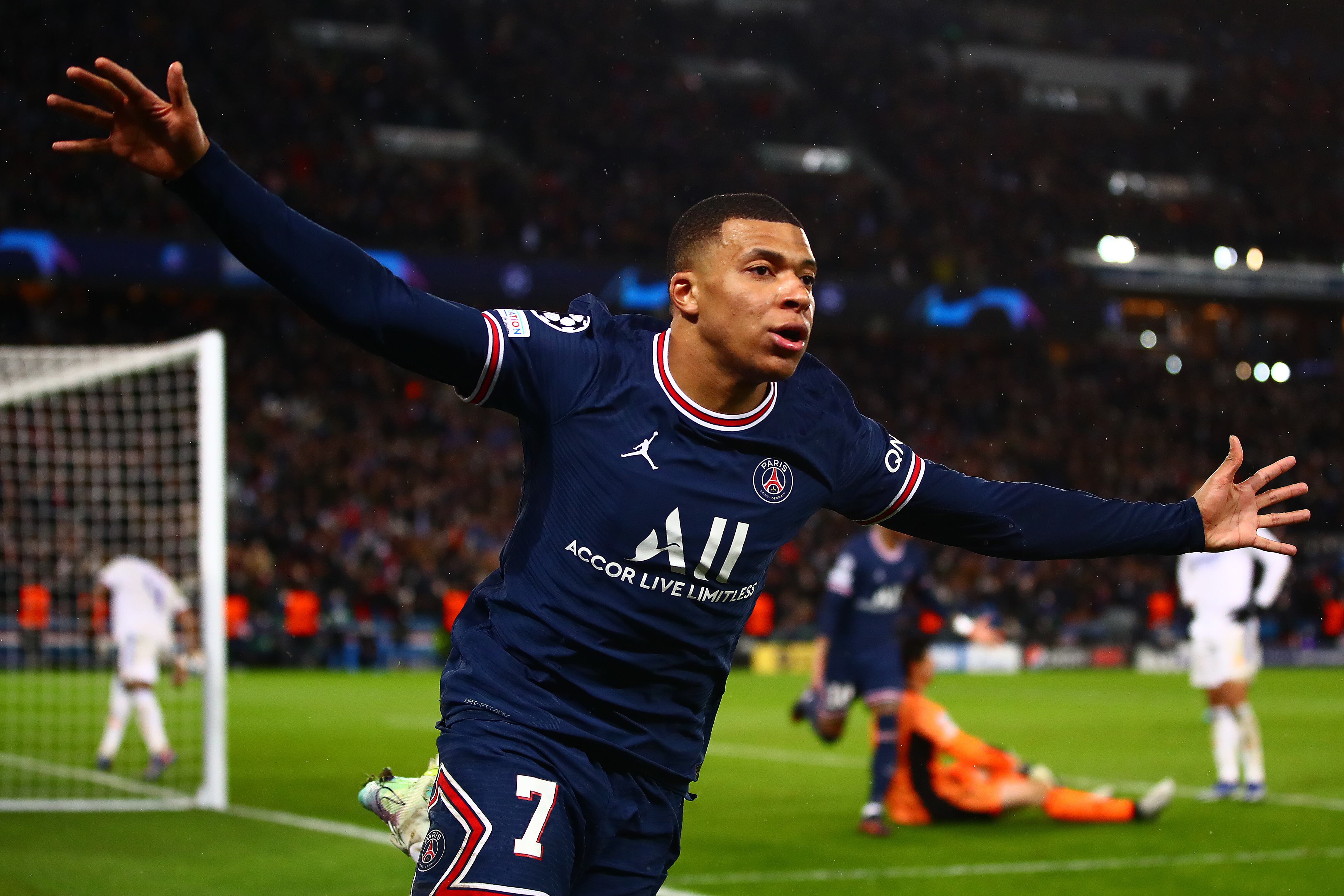 Mbappé celebrando el 1-0 del PSG al Real Madrid en el Parque de los Príncipes