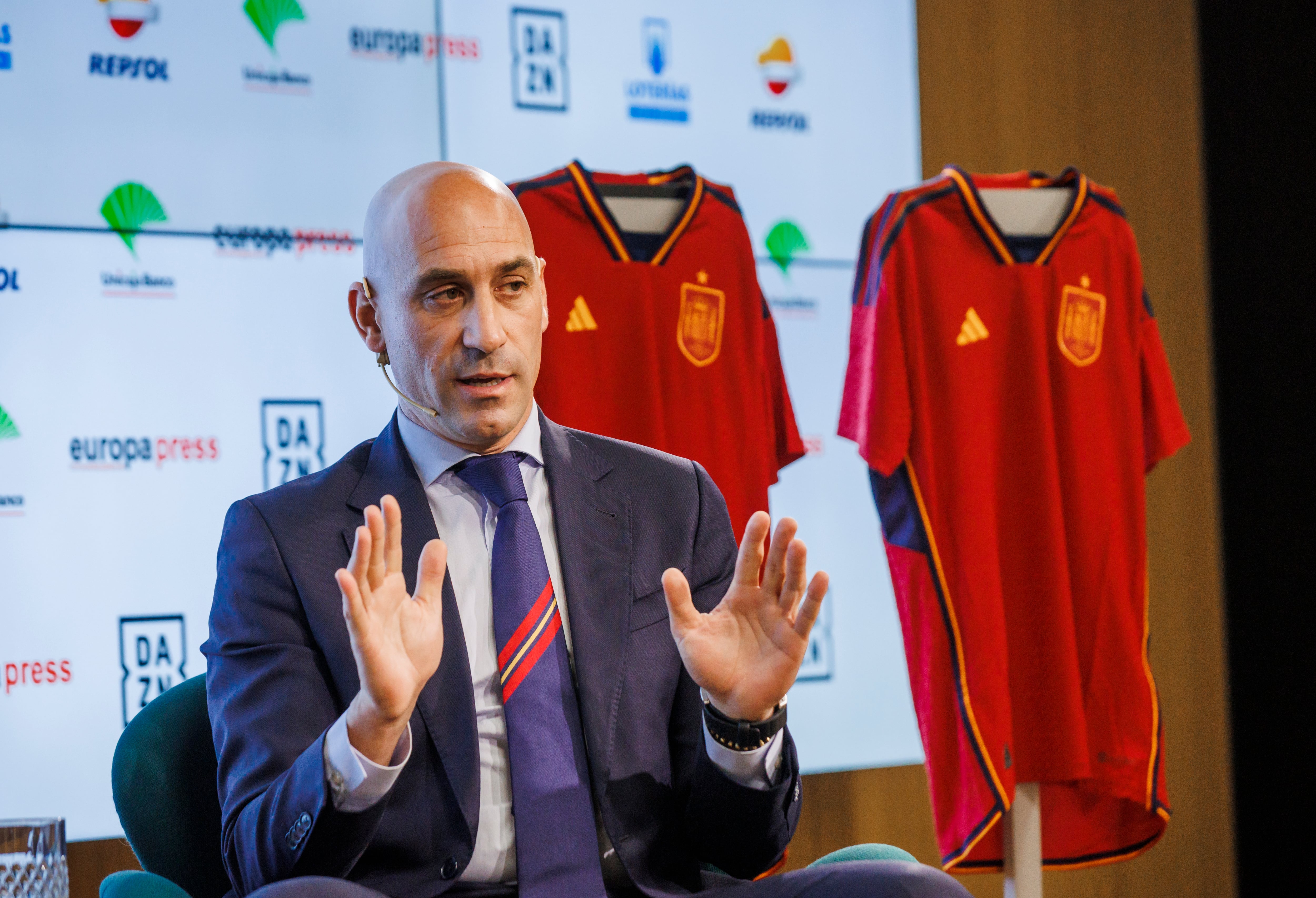 MADRID, 14/02/2023.-El presidente de la Federación Española de Fútbol, Luis Rubiales, este martes durante el desayuno informativo en Madrid.-EFE/Pablo García/RFEF***SOLO USO EDITORIAL/SOLO DISPONIBLE PARA ILUSTRAR LA NOTICIA QUE ACOMPAÑA (CRÉDITO OBLIGATORIO)***
