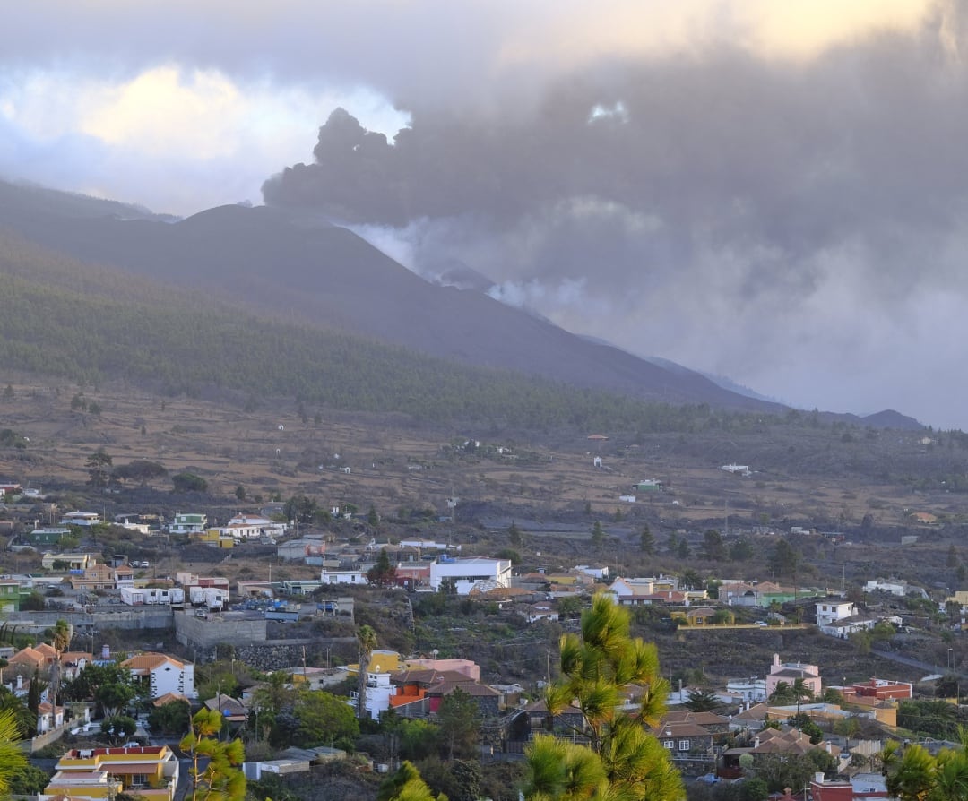 Una de las bocas eruptivas del volcán de Cumbre Vieja, a 7 de noviembre de 2021, en La Palma, Santa Cruz de Tenerife, Canarias (España). La erupción del volcán Cumbre Vieja ha cumplido en las horas centrales de este domingo 50 días activo