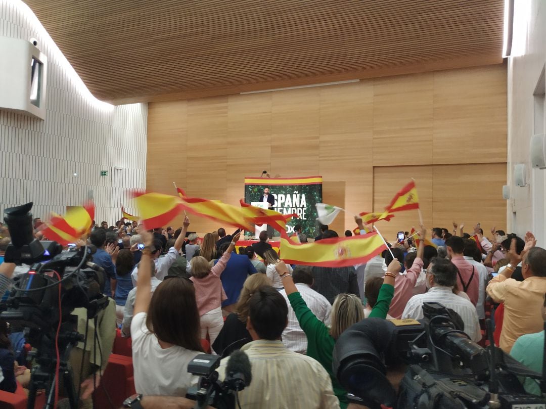 Santiago Abascal, en su llegada al Palacio de Congresos de Córdoba.