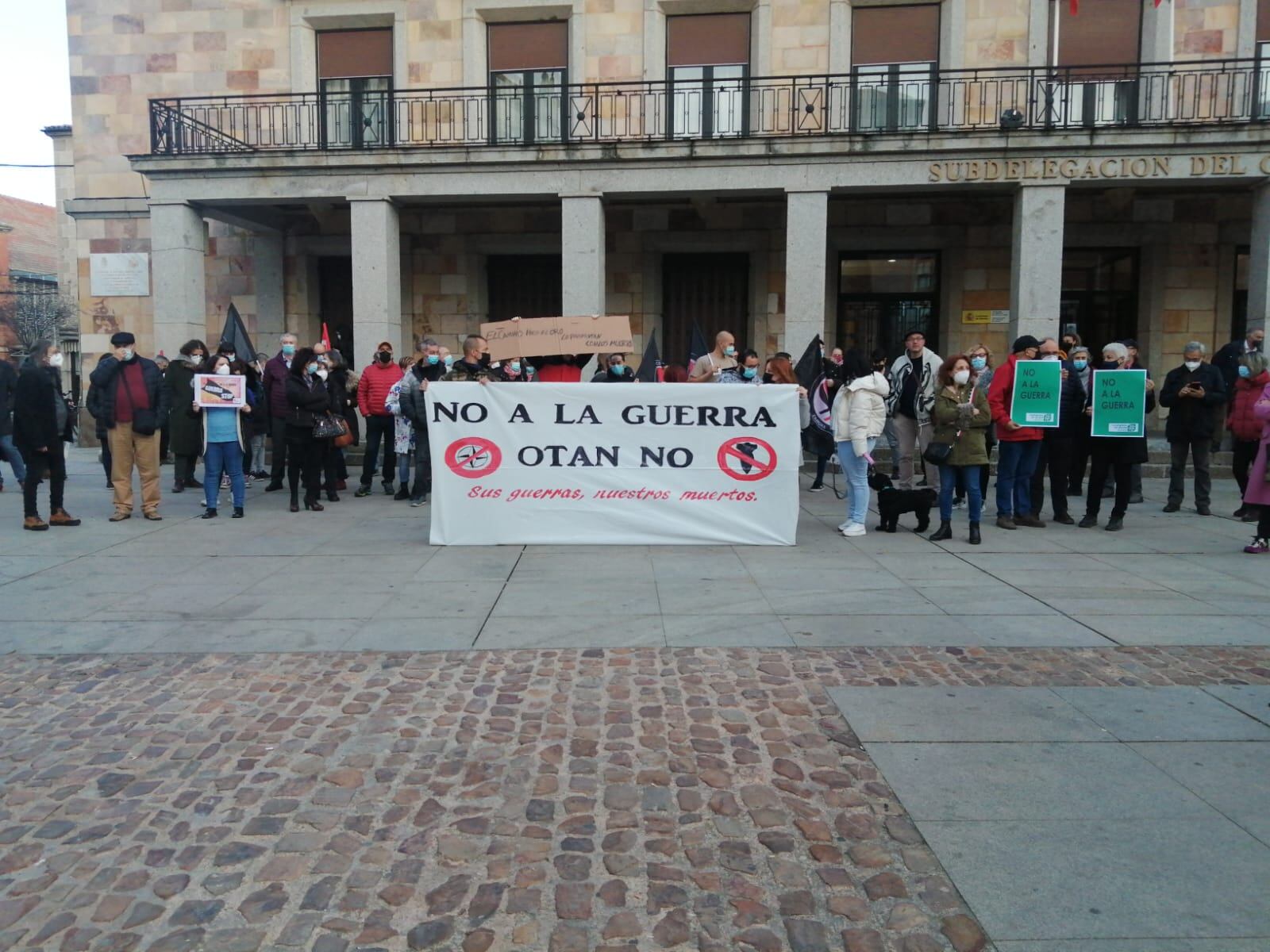 Concentración contra la guerra en Ucrania en la Plaza de la Constitución