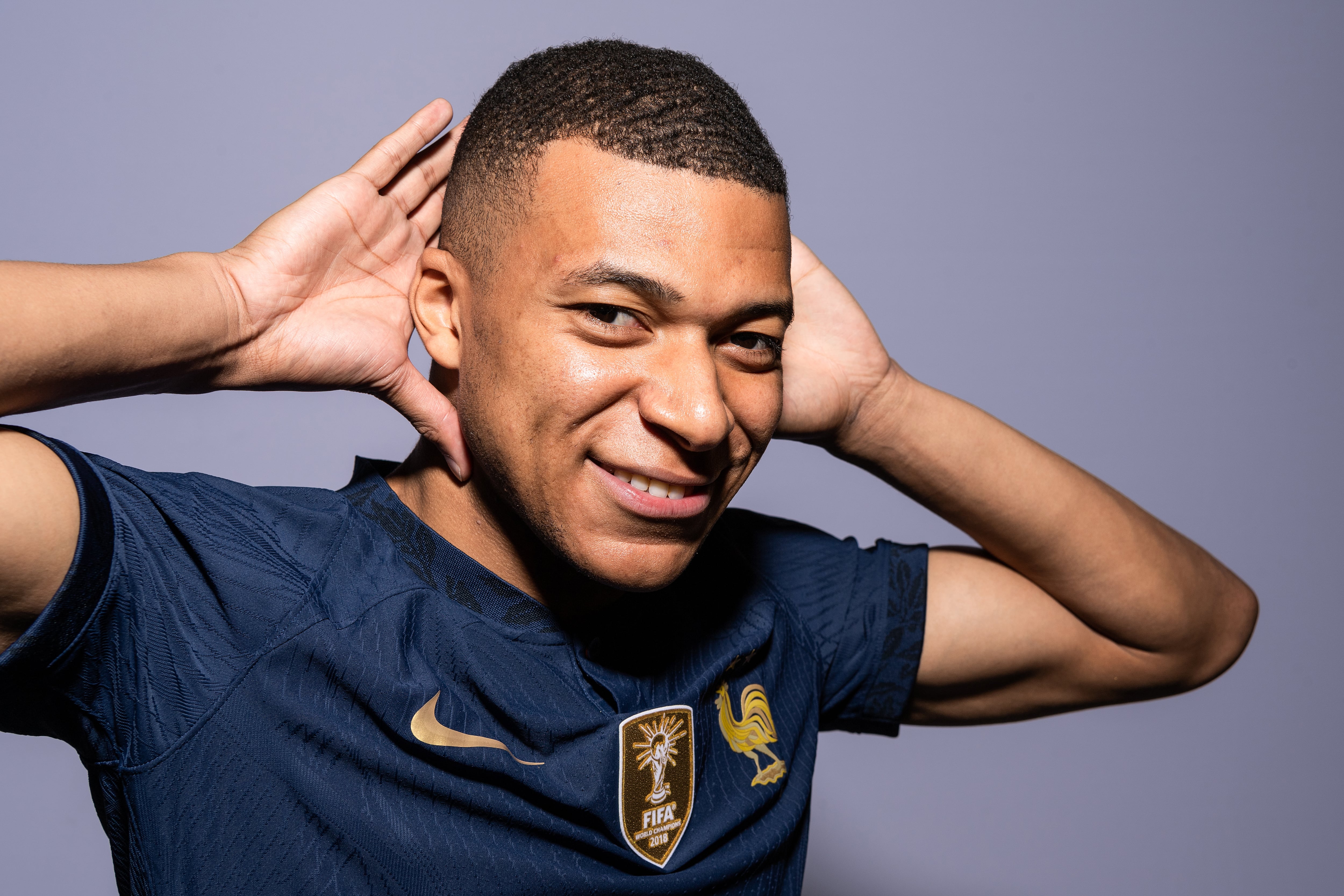 Mbappé, durante el posado con la selección francesa para el Mundial.