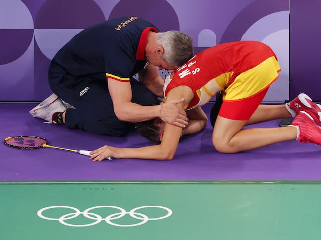 Momento en el que Carolina Marín se lesionó en la semifinal de los JJOO de París