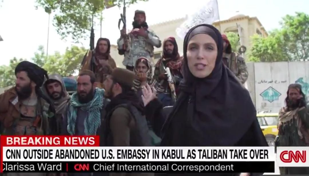 Reportera Clarissa Ward tras la toma de control de los talibanes en Kabul.