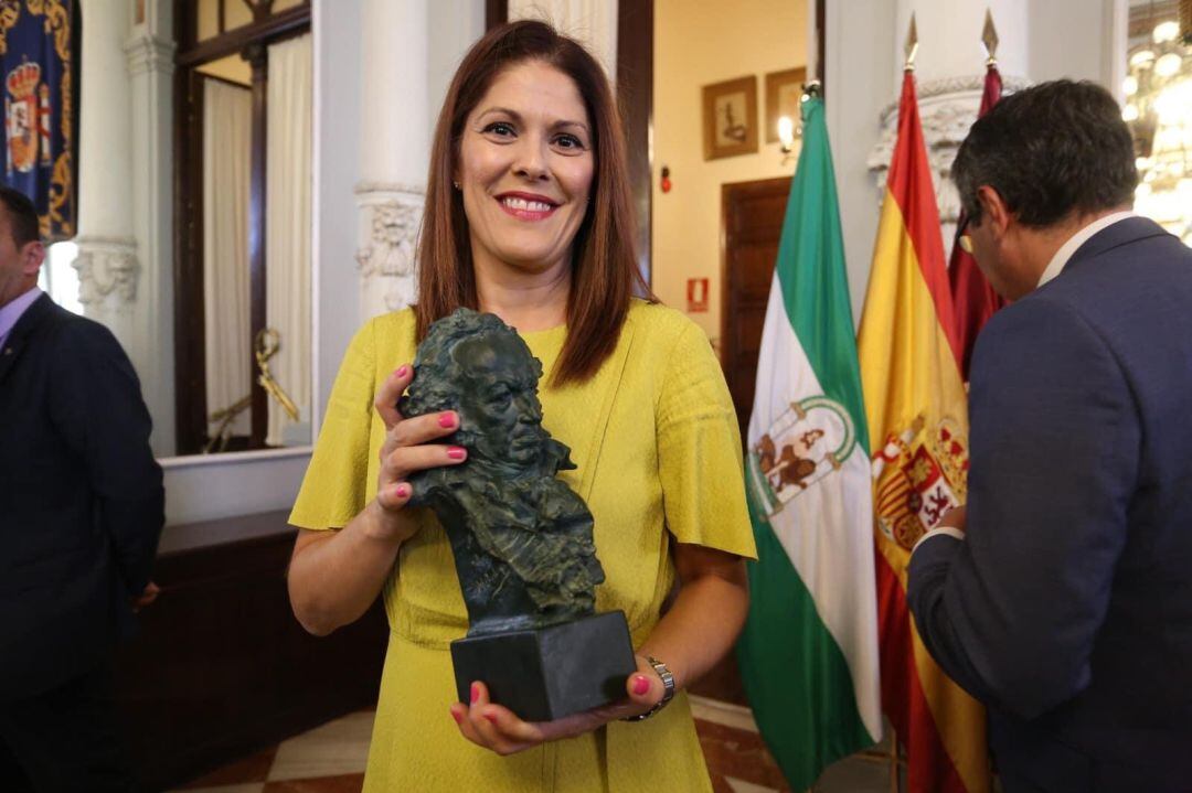 Losada con el &quot;Goya&quot; en la mano en un imagen de archivo