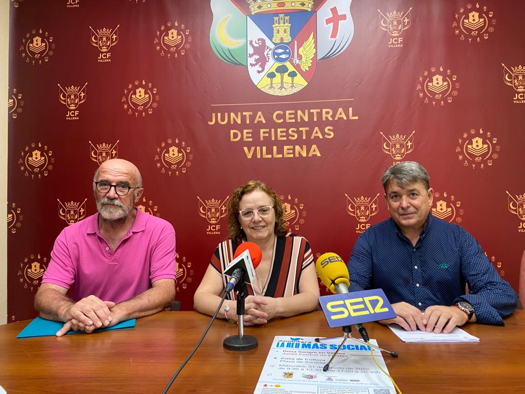 Alfredo y Mari Cruz, hijos de Alfredo Rojas y Paco Rosique director de la JCFV